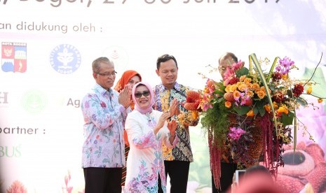 Mufidah Kalla meresmikan Florikultura Indonesia 2017.