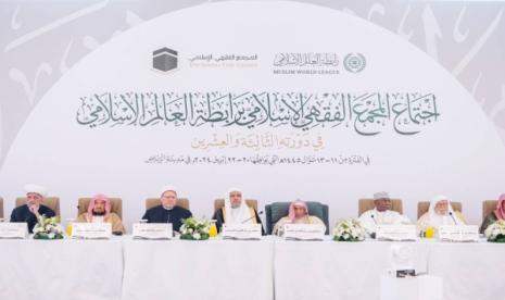 Mufti Besar Arab Saudi dan Presiden Dewan Ulama Senior Sheikh Abdulaziz Bin Abdullah Al-Sheikh, memimpin sidang ke-23 Dewan Fiqih Islam di Riyadh, Senin (22/4/2024).