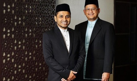 Muslim Singapura akan Miliki Mufti Baru. Mufti Mohamed Fatris Bakaram (kanan) akan diganti oleh wakilnya Nazirudin Mohd Nasir yang akan menjadi mufti baru di Singapura mulai 1 Maret 2020. 