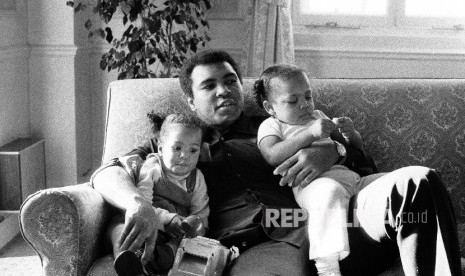 Muhammad Ali bersama anak-anaknya. 