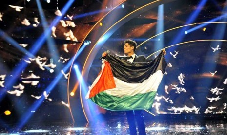 Muhammad Assaf meraih gelar juara Arab Idol di Beirut, Lebanon, Sabtu (22/6).   (EPA/MBC)