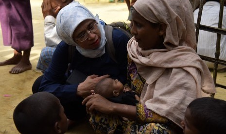 Muhammadiyah Disaster Management Center (MDMC) memberikan bantuan di Rakhine, Myanmar. 