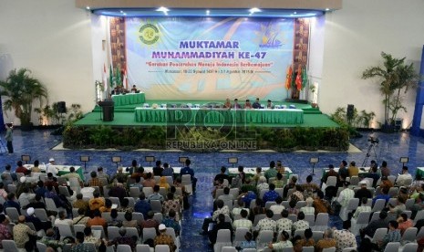 Muktamirin mengikuti sidang pleno II pada muktamar muhammdiyah ke 47 di Kampus Unismuh Makassar, Sulsel, Selasa (4/8).  (Republika/Prayogi)