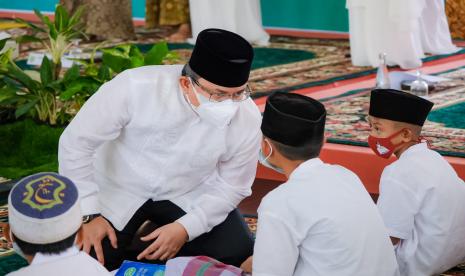 Mulai 2018 lalu, pondok pesantren (ponpes) Salamun Aitam  didirikan di Muba atas ide Bupati Muba Dodi Reza Alex Noerdin dan Wakil Bupati Muba Beni Hernedi. Hadirnya ponpes ini didasari pemikiran  khusus memberikan pendidikan terbaik bagi  fakir miskin dan dhuafa.  