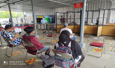 Stasiun Purwokerto menyediakan layan tes GeNose bagi calon penumpang KA.