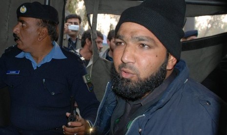 Mumtaz Qadri, pembunuh Gubernur Punjab Salman Taseer. Ia dijatuhi hukuman gantung dalam perkara pembunuhan dan terorisme..