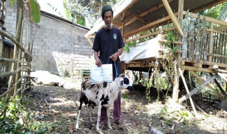 Mumtaza Aqiqah merupakan unit usaha yang diinisiasi Relawan Rumah Zakat bersama penerima manfaat. Mumtaza Aqiqah menerima pesanan layanan aqiqah siap saji, catering, jual beli kambing aqiqah, dan kambing kurban.