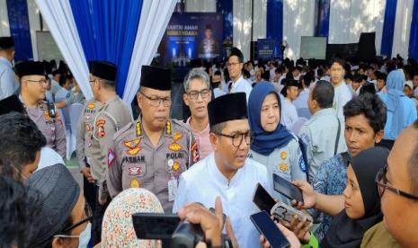  Direktur Kelembagaan PT Asuransi Jasa Raharja Munadi Herlambang, menjelaskan Para santri di Ponpes Tebuireng mendapatkan pembekalan aman berkendara 