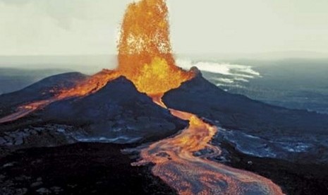 Muntahan magma dari erupsi gunung berapi (Ilustrasi)