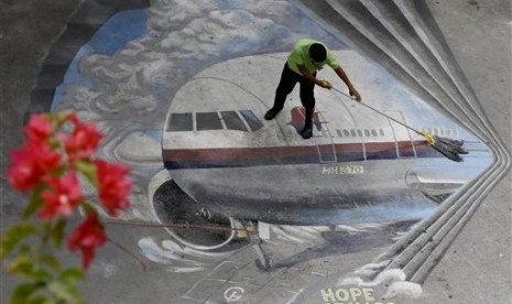 Mural tentang hilangnya pesawat Malaysia Airlines MH370.