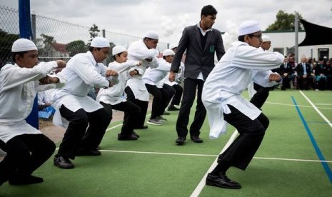 Murid di sekolah Islam Selandia Baru mengadakan penghormatan untuk korban penembakan di dua masjid Christchurch, Selandia Baru