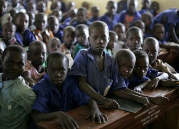 Murid-murid di salah satu sekolah di Uganda.