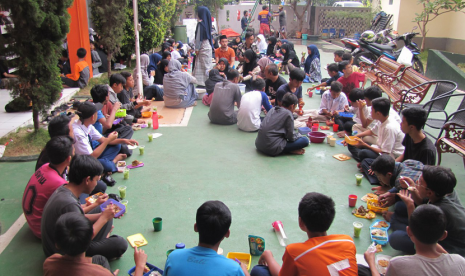     Murid SMP Juara diajarkan tata cara pelaksanaan kurban.