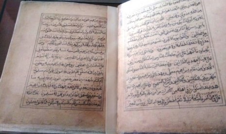 Mushaf Alquran tulisan tangan karya Syekh Dago