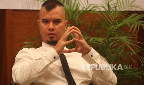 Musisi Ahmad Dhani saat menjadi pembicara dalam Diskusi bertajuk 