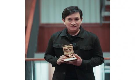 Musisi Yovie Widianto mendapat penghargaan Best Composer di ajang Mnet Asian Music Awards 2020. Yovie merasa bersyukur lagu-lagunya banyak digemari hingga sekarang.