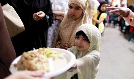 Muslim AS saat berbuka puasa bersama.