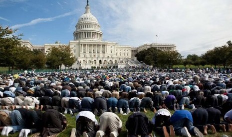 Muslim AS shalat ied di depan Gedung Putih, AS