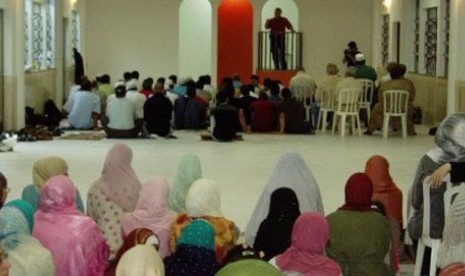 Muslim Brazil saat mengikuti pengajian di Mesquita Da Luz, Rio de Janeiro.