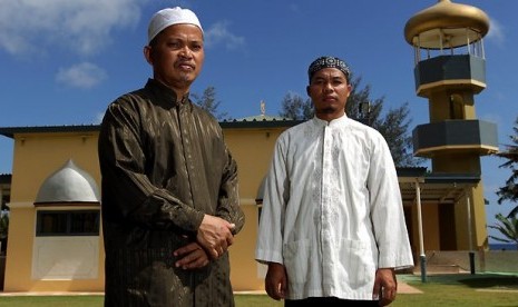 Muslim di Christmas Island usai melaksanakan shalat di Masjid Kampong.