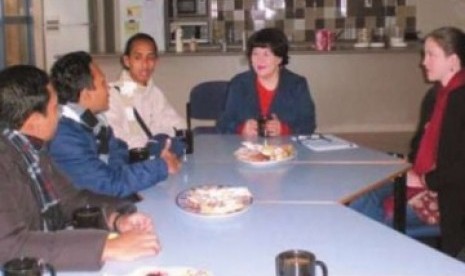 Muslim Indonesia saat berdialog di Noble Park School, Victoria, Australia. 