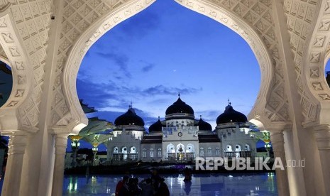 Ulama dan umara harus bergandengtangan perkuat syariat Islam di Aceh. Suasana keislaman di Aceh.