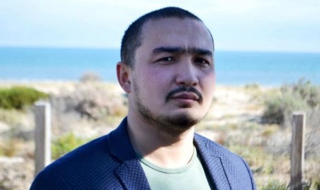 Muslim Uighur yang kini warga Australia, Almas Nizamidin, yang kini jadi warga negara Australia, mendesak pemerintah membantu pembebasan istri dan ibunya yang ditahan di Cina Barat.