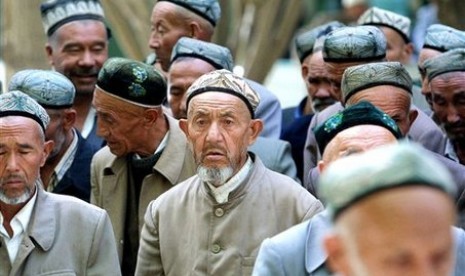 Muslim Uighur yang mendiami wilayah Zinjiang bagian barat.