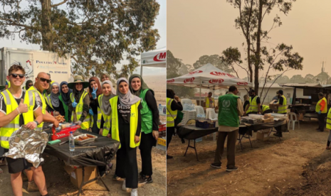 Muslimah Australia berbagi sarapan untuk petugas pemadam kebakaran hutan. 