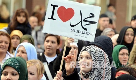 Muslimah Jerman berunjukrasa di Hamburg, Jerman.