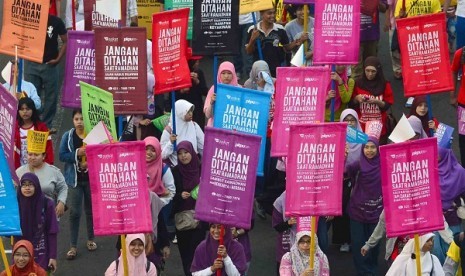 Muslims hold a campaign in Jakarta to raise awarness on Islamic charity called zakat. (file photo)