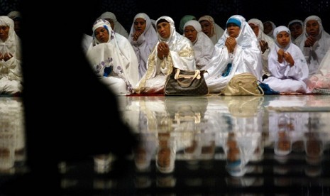 Muslims participate in itikaf program during the last ten days of Ramadan. (illustration) 