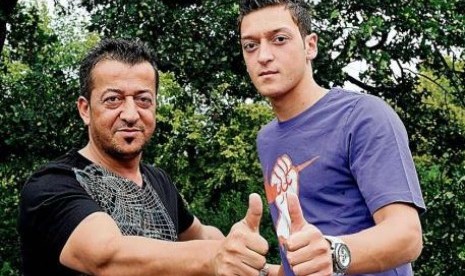 Mustafa Ozul dan Mesut Ozil