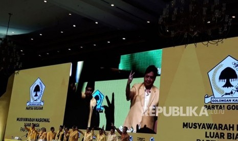 Musyawarah Nasional Luar Biasa (Munaslub) Partai Golkar secara bulat menyepakati penetapan Airlangga Hartanto sebagai Ketua Umum Partai Golkar definitif periode 2017-2019. Hal ini setelah penyelenggaraan Munaslub selama dua hari pada 19-20 Desember di Jakarta Convention Center (JCC) Senayan, Jakarta pada Rabu (20/12).