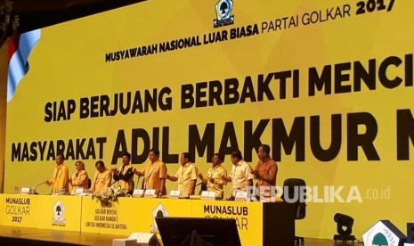 Musyawarah Nasional Luar Biasa (Munaslub) Partai Golkar secara bulat menyepakati penetapan Airlangga Hartanto sebagai Ketua Umum Partai Golkar definitif periode 2017-2019. Hal ini setelah penyelenggaraan Munaslub selama dua hari pada 19-20 Desember di Jakarta Convention Center (JCC) Senayan, Jakarta pada Rabu (20/12).