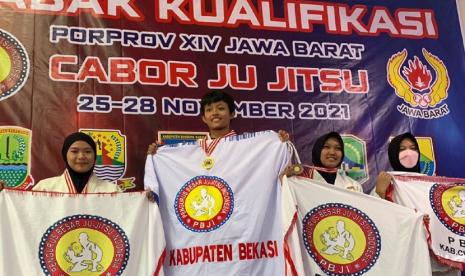 Mutiara Amanda, mahasiswi Universitas BSI kampus Karawang, dari Program Studi Sistem Informasi, berhasil meraih juara 2 cabang olahraga Jujitsu puteri kelas 63 kg, dan meraih medali perak, pada ajang babak kualifikasi Porprov XIV Jawa Barat yang diselenggarakan pada tanggal 25-28 November 2021 di Gor Tri Lomba Juang Padjajaran, Bandung.