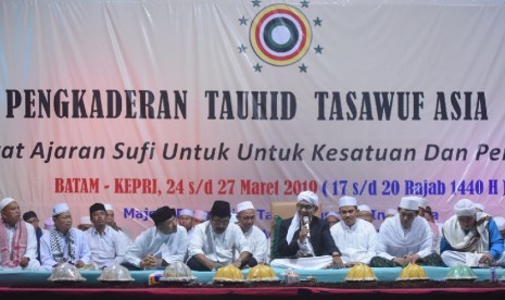 Muzakarah Pengkaderan Tauhid Tasawuf Asia Tenggara Ke-2 di Lapangan Welcome To Batam (WTB), Kota Batam, Kepulauan Riau, Ahad (24/3). 