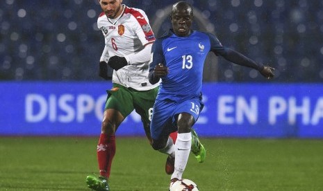 N'Golo Kante (kanan)