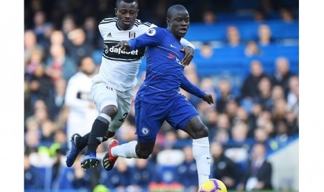 N'Golo Kante (kanan).