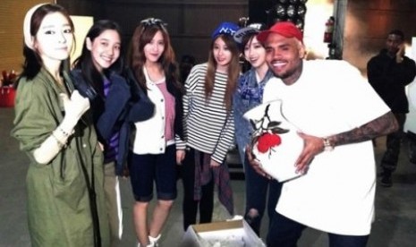 N4 T-ara dan Chris Brown