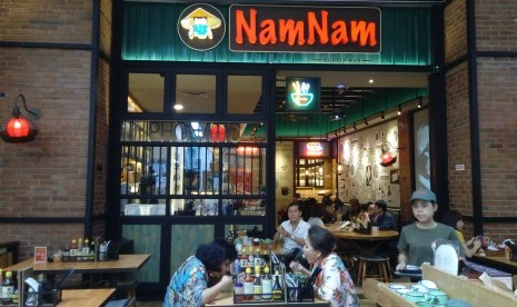 NamNam Noodle Bar menyajikan berbagai makanan Vietnam, terutama pho.