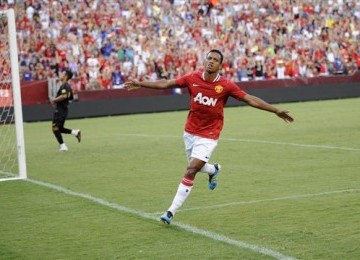 Nani, gelandang Manchester United, melakukan selebrasi usai menjebol gawang Barcelona di laga World Football Challenge 2011.