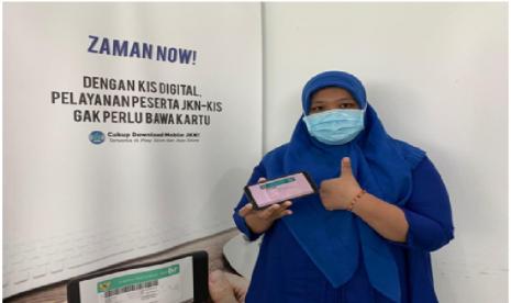 Nanik Suryani (34) peserta JKN-KIS yang memiliki profesi sebagai Pegawai Negeri Sipil (PNS) wilayah Jakarta Selatan. Dirinya juga mengatakan cara penggunaan KIS digital melalui aplikasi Mobile JKN sangatlah praktis. Cukup membuka aplikasi Mobile JKN di smarthphone dan pilih menu kartu, maka akan muncul tampilan KIS digital dan kemudian tunjukan pada saat melakukan pelayanan kesehatan di puskesmas, klinik ataupun rumah sakit, tentunya dengan tetap mengikuti prosedur yang ada.