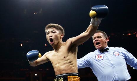 Naoya Inoue (kiri).