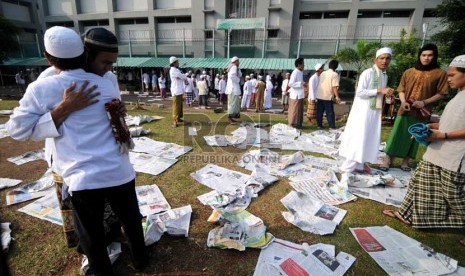  Narapidana Lembaga Permasyarakatan melaksanakan Shalat Ied 1434 H di LP Cipinang, Jakarta Timur, Kamis (8/8). (Repubika/Wihdan)