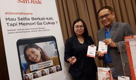 Narasumber Western Digital: 1. Merry Tjhin, Channel Sales Manager Western Digital (kiri) 2. Mamik S Leonardo, Research Director Deka Insight (kanan)