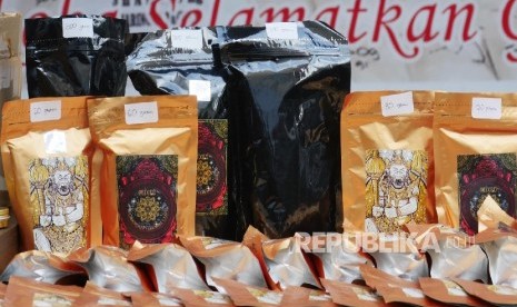 Polisi membeberkan barang bukti narkoba jenis tembakau gorilla.