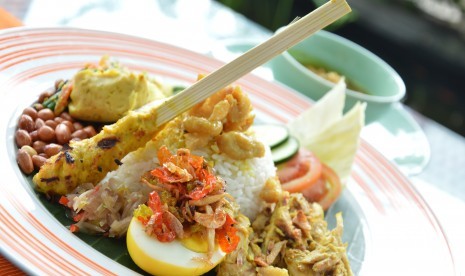 Nasi ayam Kedewatan, salah satu kuliner Bali.