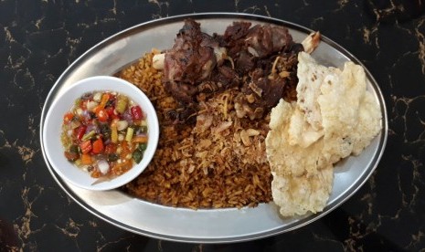 Nasi goreng gula dengan kambing masak dabba dari restoran Abu Lahap di Kemang, Jaksel.