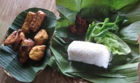 Nasi Timbel, makanan khas Jawa Barat.